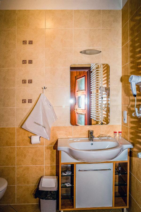 Hotel Hellada Kielce Eksteriør billede