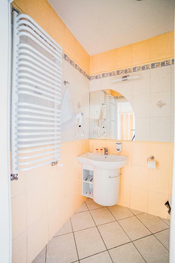 Hotel Hellada Kielce Eksteriør billede