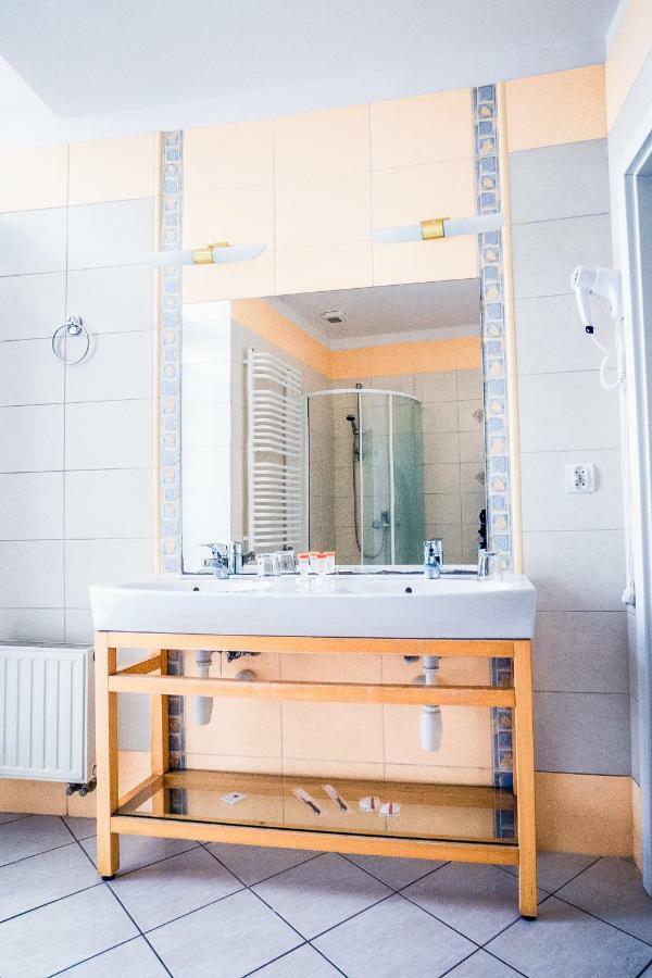 Hotel Hellada Kielce Eksteriør billede